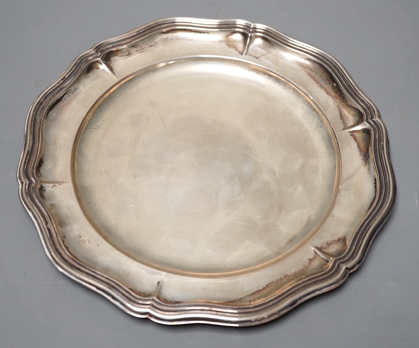 A 1920's Swedish 830 standard white metal plate, 21.9cm, 6oz.